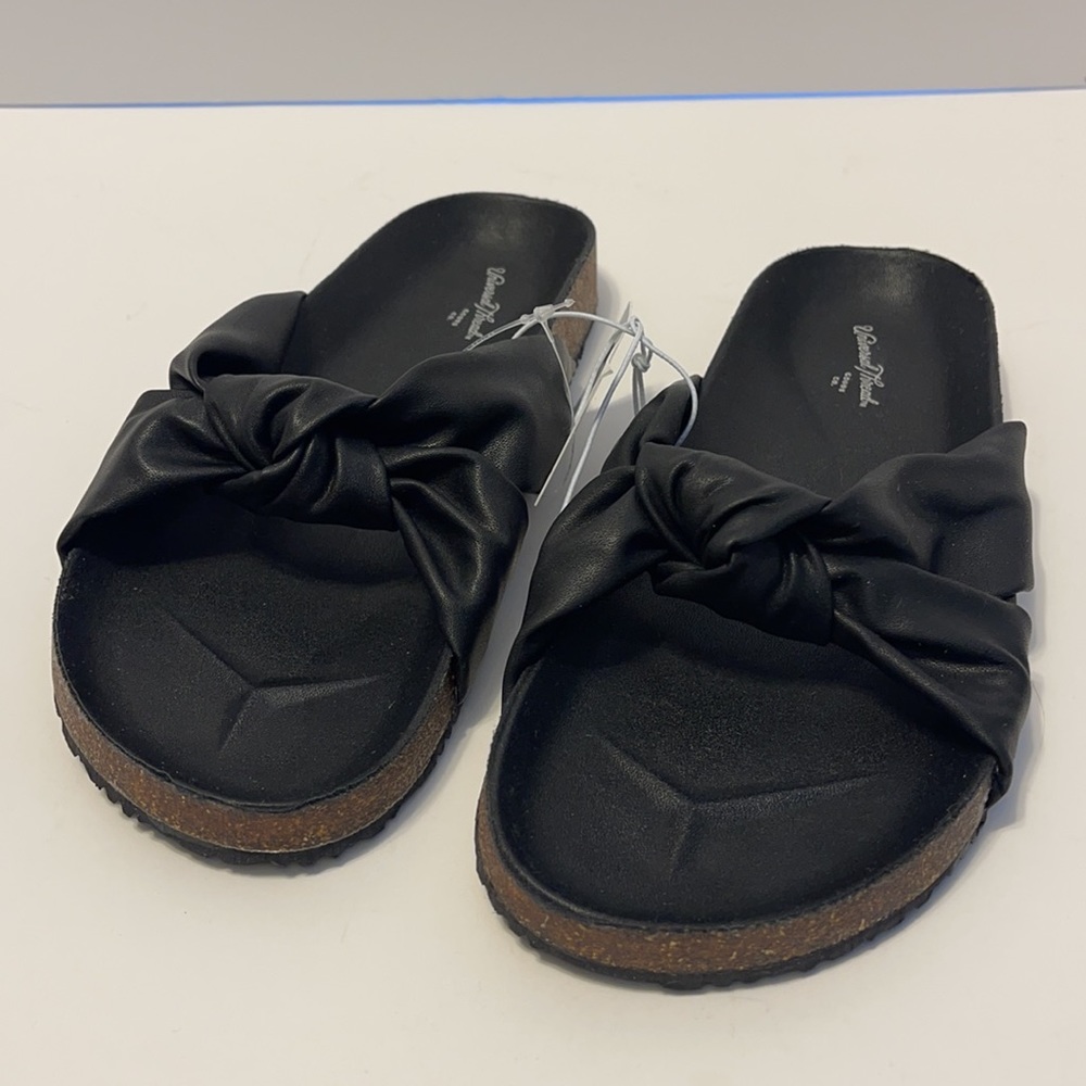 Women’s Size 7.5 Black Faux Leather Knotted Footbed Slide Sandals